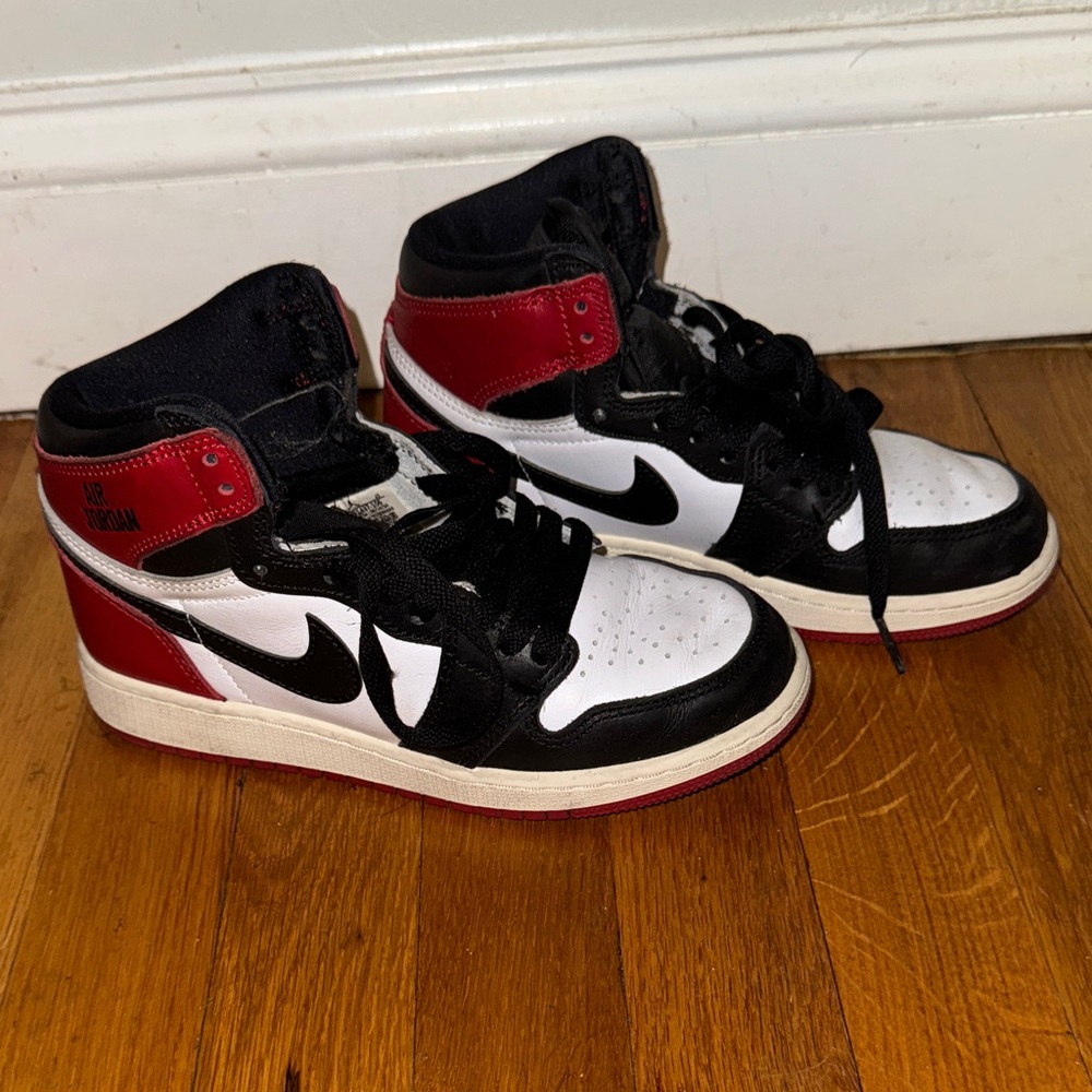 Jordan 1’s (Bred) black and Red